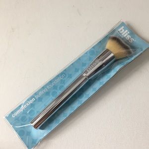 Makeup brush
